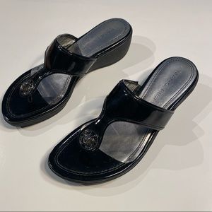 Women’s black thong sandals